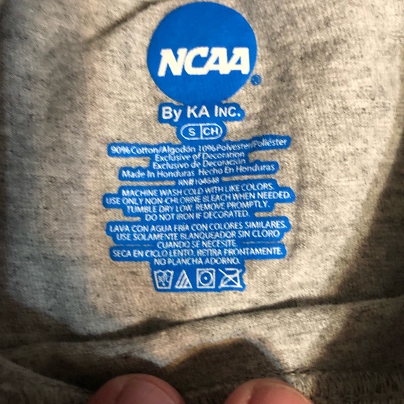 Men’s Size S - NCAA Ole Miss Football T-shirt - Picture 2 of 2